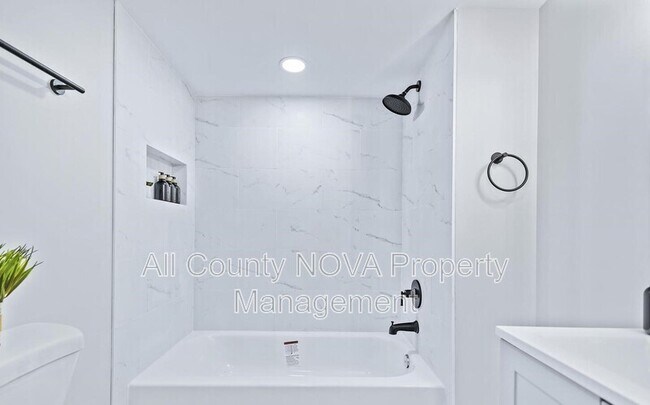 Building Photo - 5606 Elberton Pl