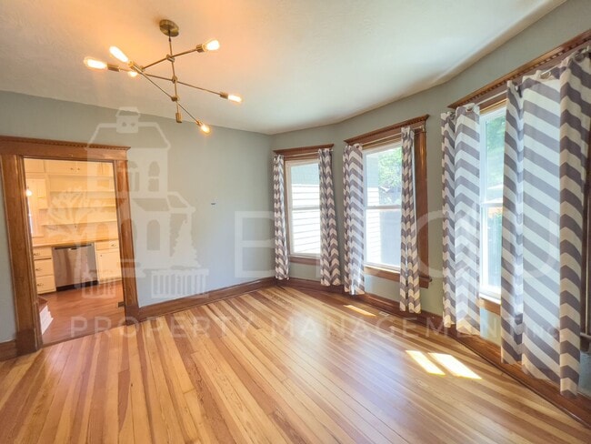 Building Photo - Patty Jewett Bungalow