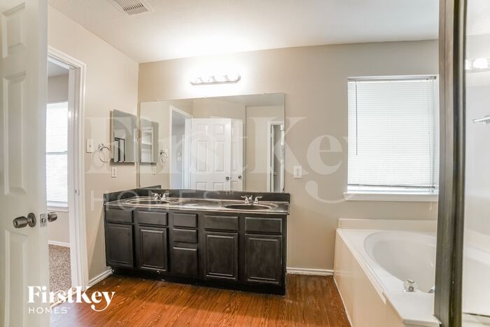 Building Photo - 5211 Timber Quail Dr