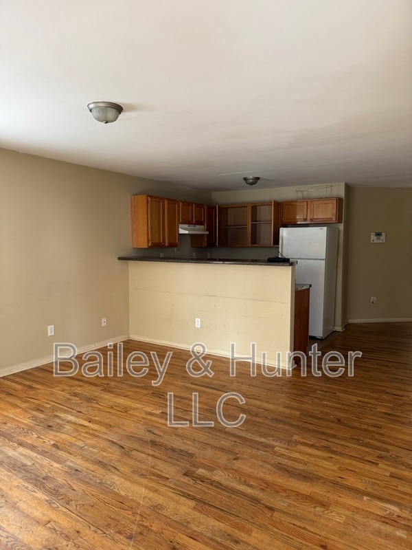 Building Photo - 218 Crumley St SW