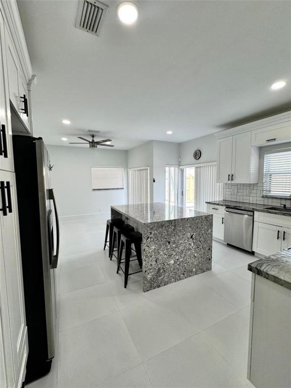 Building Photo - 6538 Abbey Rd