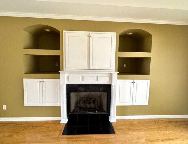 Building Photo - 112 Autumn Way