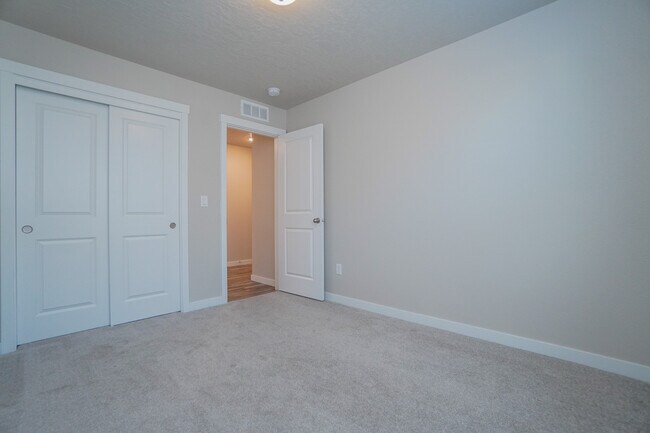 Building Photo - 3067 N Greengate Wy