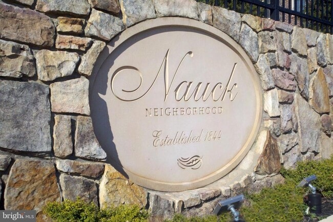 Building Photo - 2638 S Kenmore Ct