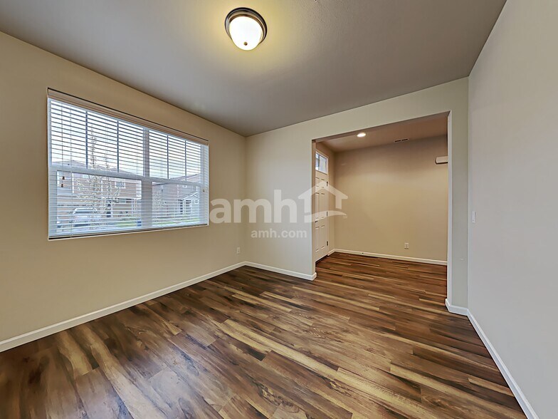 Building Photo - 2665 Link Ave