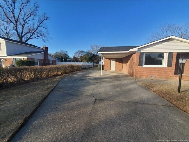 Building Photo - 1208 Cullen Dr
