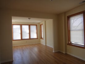 Building Photo - 2859 N Austin Ave