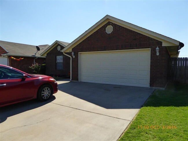 Building Photo - 4018 SW Mesquite Dr