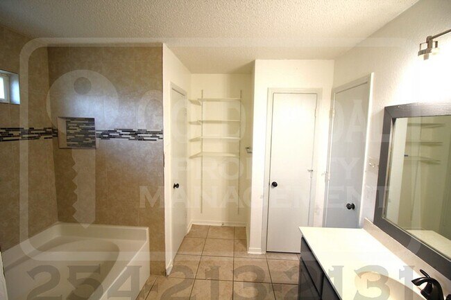 Building Photo - Beautiful 4-Bed, 2-Bath Home - Now Availab...