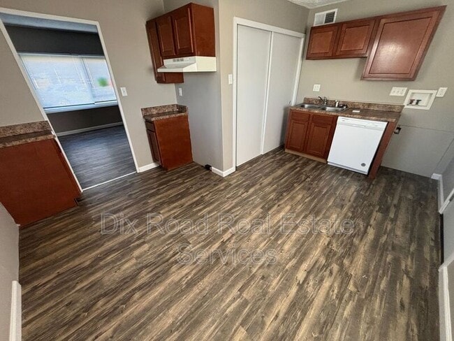 Building Photo - 111 Forestwood Ave