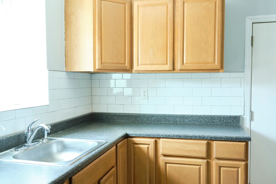 Kitchen counters - 201 Locust St