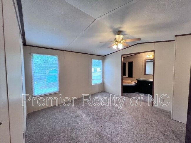 Building Photo - 273 Deer Run Dr