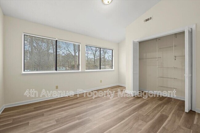 Building Photo - 500 Padens Chase Ct