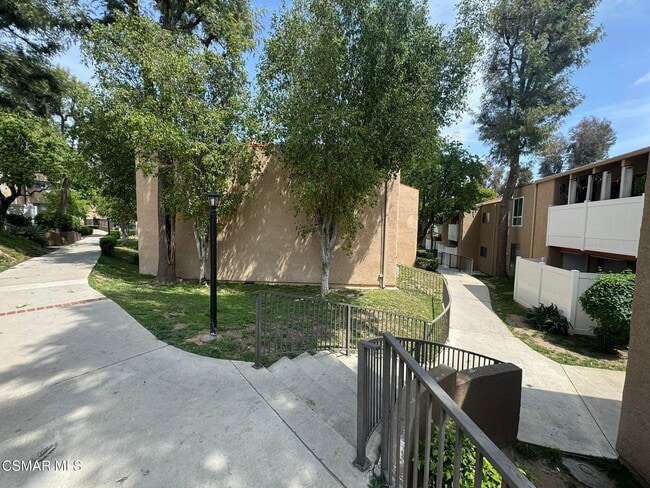 Building Photo - 10331 Lindley Ave