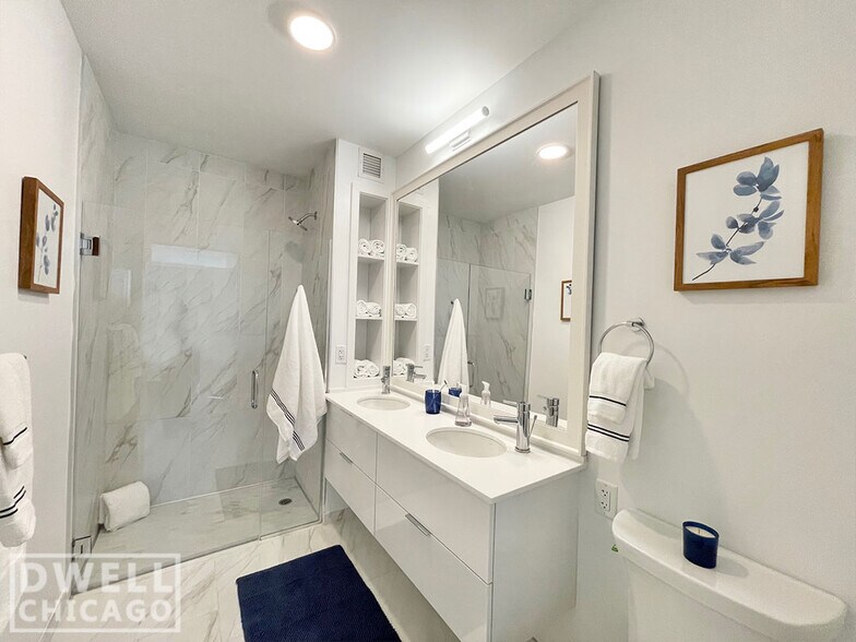 Building Photo - 2337 N Lincoln Ave