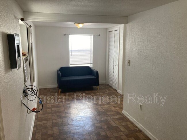 Building Photo - 3024 W Haya St