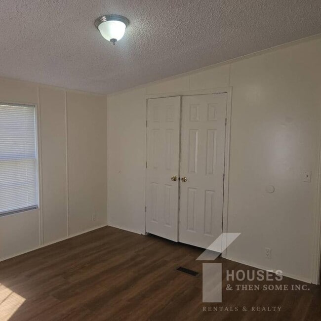 Building Photo - 309 Ashwood Ln