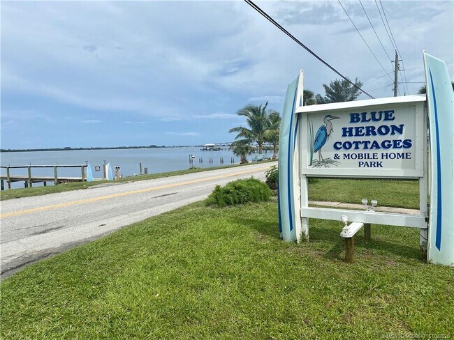 Building Photo - 4800 NE Blue Heron Ln