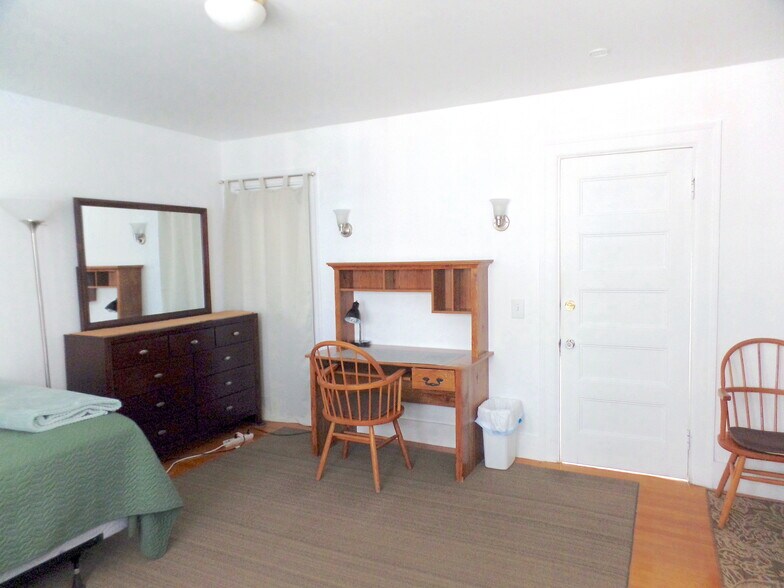 Building Photo - 34 Capen St