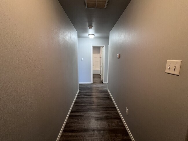 Building Photo - 3444 Itasca St