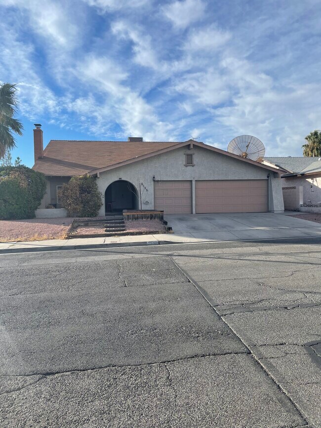Primary Photo - 6135 W La Palma Pkwy