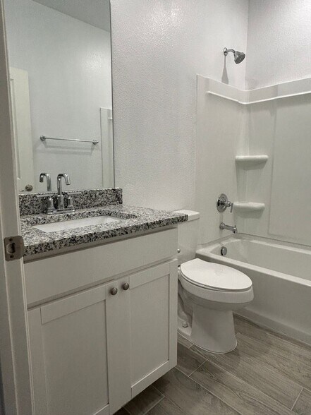 Building Photo - 752 Cascade Ln