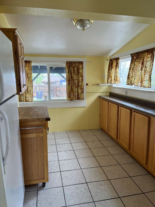 Building Photo - "Charming 4-Bedroom Oasis with 2 Full Bath...