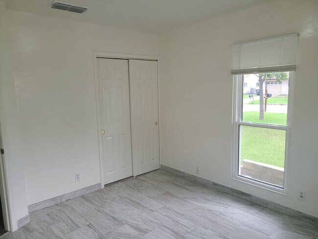 Building Photo - 4406 Desert View Dr