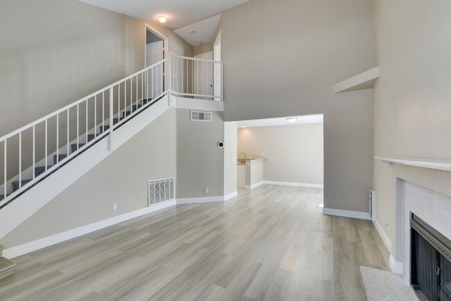 Building Photo - Charming 2-bedroom townhome in Green Valley!