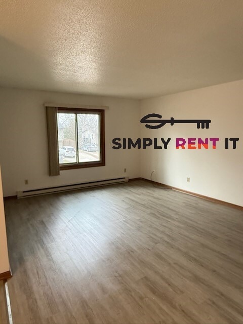 Building Photo - 2 Bedroom With Off-Street Parking in Nevada, IA