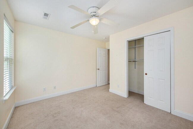 Building Photo - 520 Crossland Dr