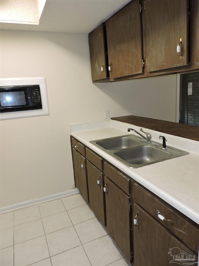 Building Photo - 728 N Fairfield Dr