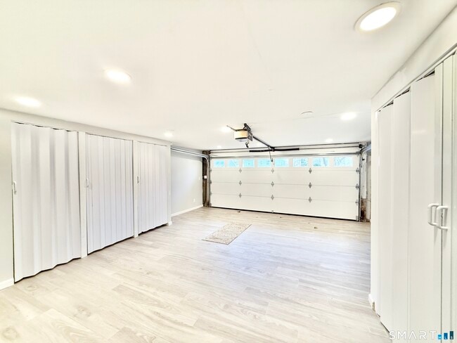 Building Photo - 36 Center Dr