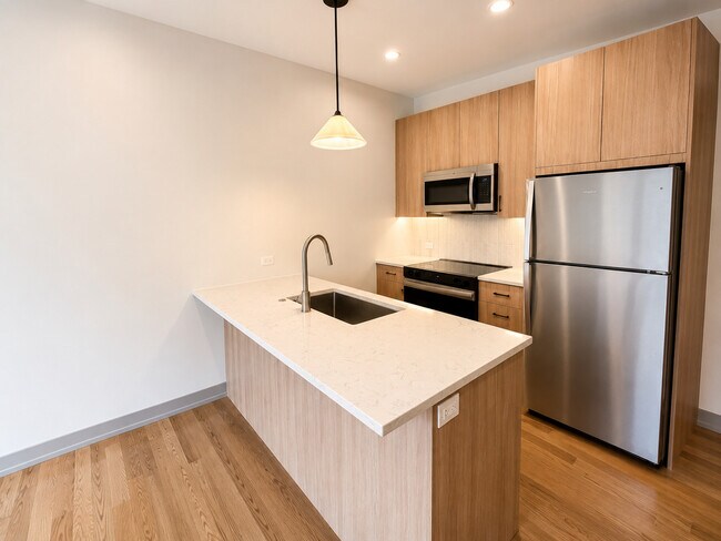 Building Photo - 1333 W Estes Ave