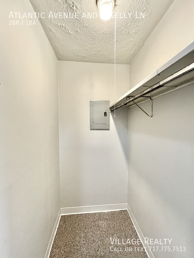 Building Photo - Newly-remodeled! Affordable 2-bed in Red L...