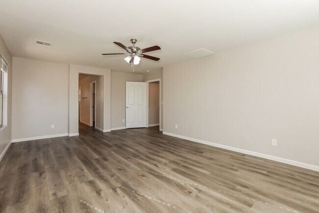 Building Photo - 4515 E Oxford Ln