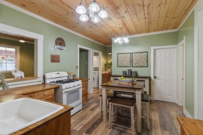 Building Photo - Serene Felton Retreat – Spacious Home Nest...