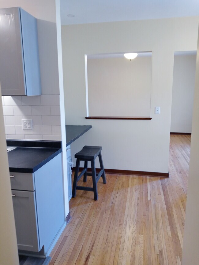 Building Photo - 2733 Girard Ave S