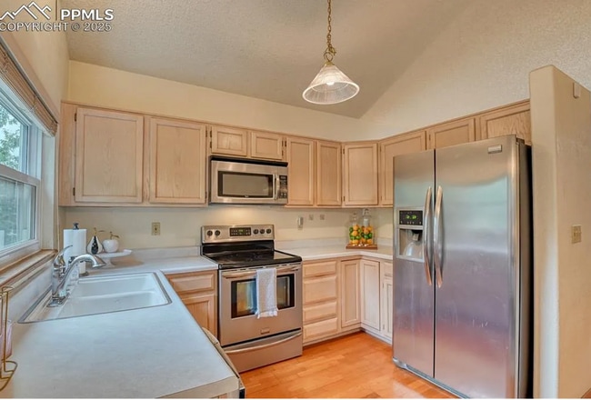 Building Photo - 6180 Kettle Ct