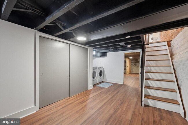 Building Photo - 2518 Carpenter St
