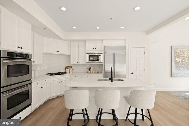 Building Photo - 42465 Regal Wood Dr