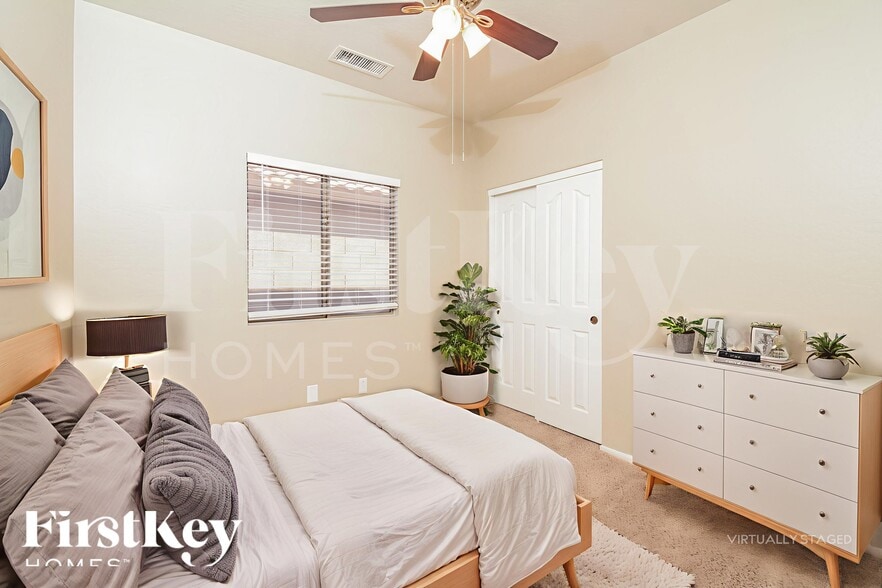 Building Photo - 12918 W Columbine Dr