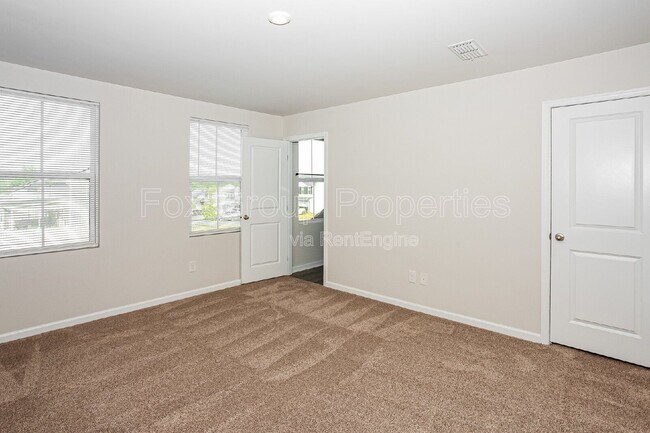 Building Photo - 160 Browband St