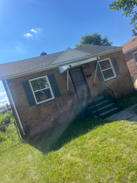 Building Photo - 2338 Monroe St