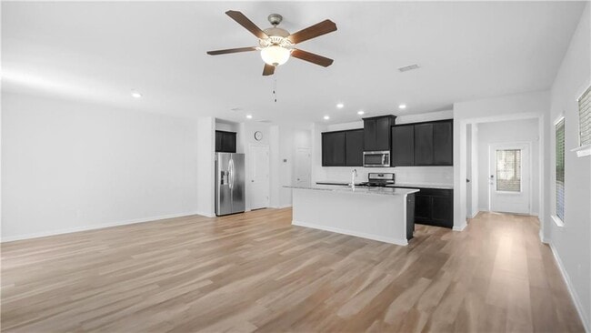 Building Photo - 1186 Arrowlake Rd