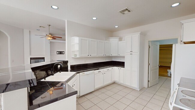 Building Photo - 4-Bed/2.25-Bath with Solar!