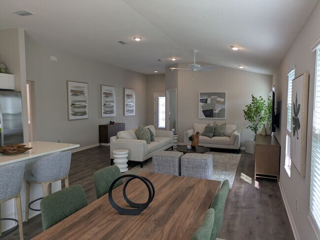 Building Photo - 1750 Debellis Ln