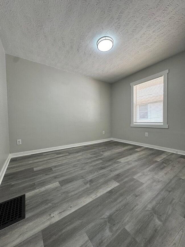 Building Photo - 951 N Bradley Ave