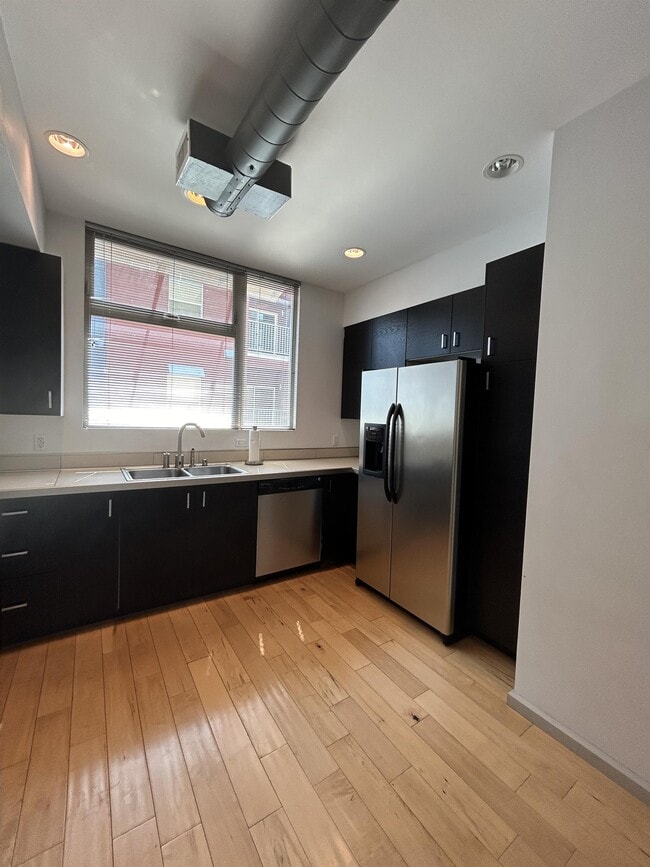 Building Photo - 339 Platinum St SW