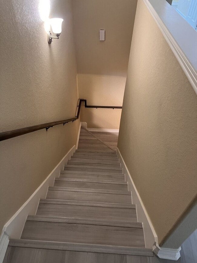 Building Photo - Luxury Townhome in Selma!